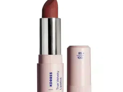 True Velvety Lipstick Terra Red